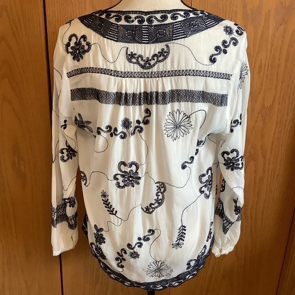 TRYB White And Navy Hi-Low Embroidered Top Sz-M - Picture 2 of 6